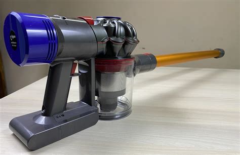 dyson v8 absolute review 2022